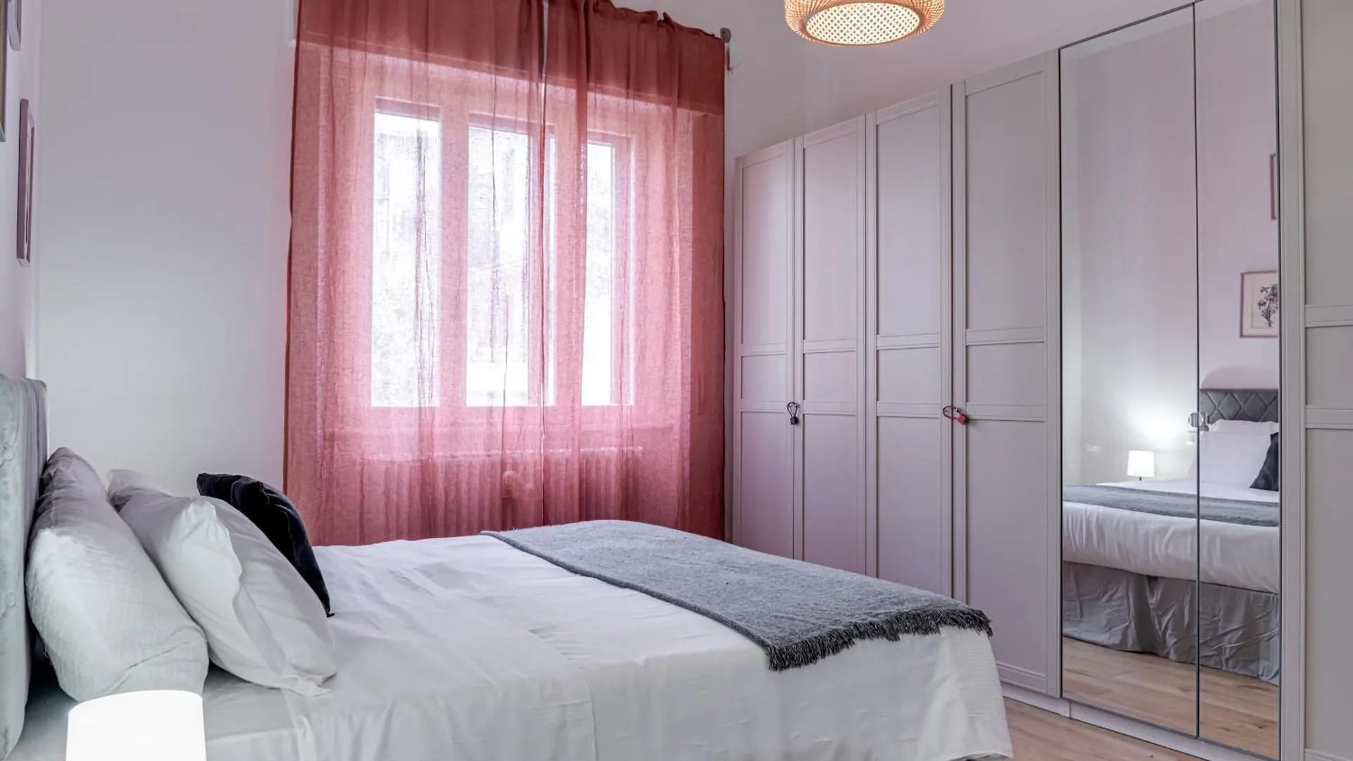 Rufus - Sweet Dreams In Florence Apartment
